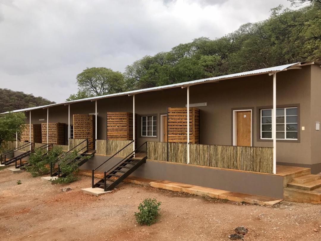 Kifaru Bush Camp Hotel Outjo Bilik gambar